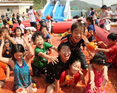 退村西红柿庆典